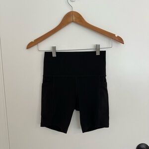 Athleta Salutation Stash Shorts 7” XS Black stretch with side pockets